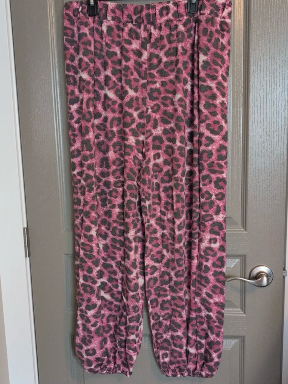 NWT zenana joggers with side slit Pink Leopard Print Lounge Pants